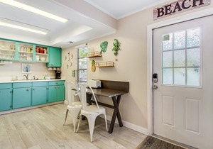 Sunny condo w/ shared heated pool & private gas grill - walk to the Gulf!