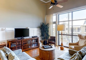 Sunny & Inviting Beach Condo w/ Free WiFi, Full Kitchen, Balcony, & Shared Pool