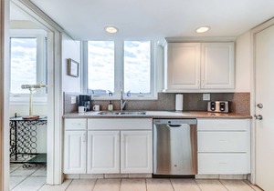 Sunny, oceanfront condo with great views, balcony & outdoor pool