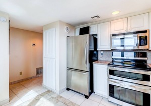 Sunny, oceanfront condo with great views, balcony & outdoor pool