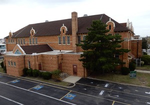 The East Magnolia Ave Condo Association! 4BR, 2BA, POOL, 2 DECKS, GRILLS!