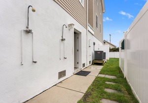 The East Magnolia Ave Condo Association! 4BR, 2BA, POOL, 2 DECKS, GRILLS!