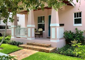 The Pink House - Bask in Style Steps from the Convention Center