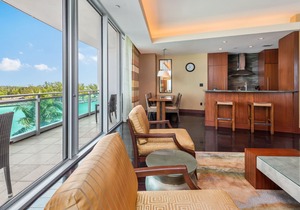 The Ritz-Carlton: Bayview Beachfront Condo with Pool & Direct Beach Access