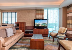 The Ritz-Carlton: Bayview Beachfront Condo with Pool & Direct Beach Access