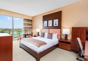The Ritz-Carlton: Bayview Beachfront Condo with Pool & Direct Beach Access