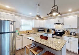 The Salty Seahorse at Sea Bluff | Pool, Private Beach Access | Walk to Dining