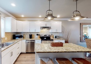 The Salty Seahorse at Sea Bluff | Pool, Private Beach Access | Walk to Dining