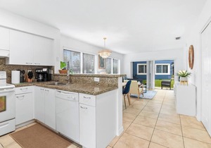 This apartment is a 2 bedroom(s), 2 bathrooms, located in Boca Raton, FL.
