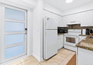 This apartment is a 2 bedroom(s), 2 bathrooms, located in Boca Raton, FL.
