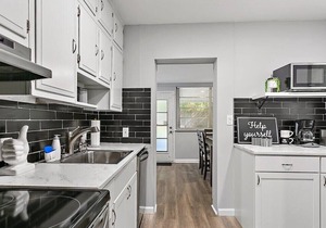 This house is a 2 bedroom(s), 1 bathrooms, located in Jacksonville, FL.