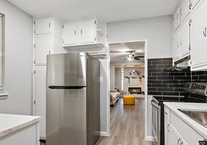 This house is a 2 bedroom(s), 1 bathrooms, located in Jacksonville, FL.