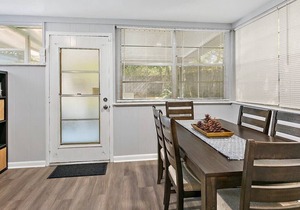 This house is a 2 bedroom(s), 1 bathrooms, located in Jacksonville, FL.