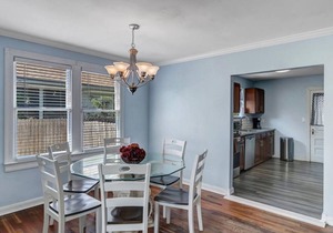 This house is a 2 bedroom(s), 1 bathrooms, located in Jacksonville, FL.