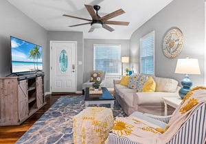 This house is a 4 bedroom(s), 2 bathrooms, located in Jacksonville, FL.