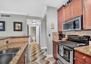 Top Floor Living/Penthouse 1BR Condo in the Heart of Cityplace, WPB