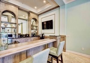 Top Floor Living/Penthouse 1BR Condo in the Heart of Cityplace, WPB