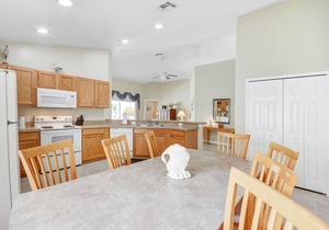 Tranquil Pool Retreat near Disney, Shopping, and dining - two master bedrooms