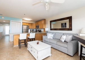 Tranquil Top Floor Condo w/Ocean Views close to Attractions in the Upper Keys