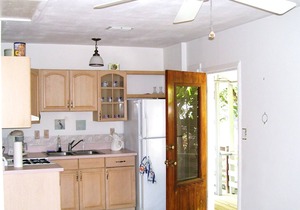 Treehouse 1BR Apt. Near Downtown, Monthly Only
