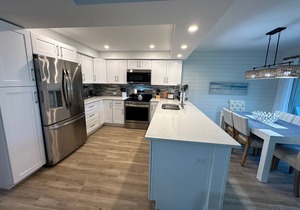 TRENDY BEACH CONDO ON THE GROUND FLOOR!