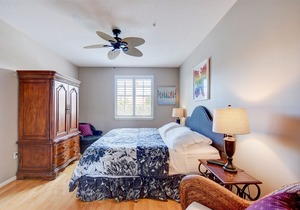 Tropical Getaway in the Heart of Rosemary Square (CityPlace)