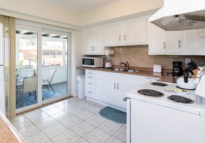 Tropical oasis with canal views. A fishing adventure near the beach!