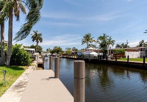 Tropical oasis with canal views. A fishing adventure near the beach!