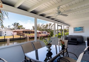 Tropical oasis with canal views. A fishing adventure near the beach!