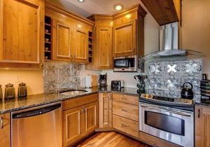 Unique & Modern 3 BR/2BA Condo- Ski-in/Ski-out in Crested Butte