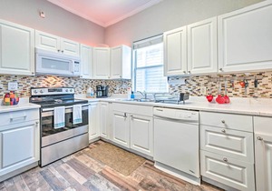 Updated Ybor City Duplex ~ 1/2 Mi to Seventh Ave!
