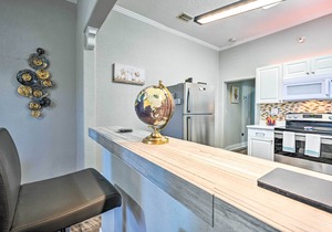 Updated Ybor City Duplex ~ 1/2 Mi to Seventh Ave!
