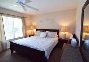 Upgraded 4 bed/3 bath townhome, sleeps 8, Regal Palms Resort, Disney 10 miles!