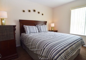 Upgraded 4 bed/3 bath townhome, sleeps 8, Regal Palms Resort, Disney 10 miles!