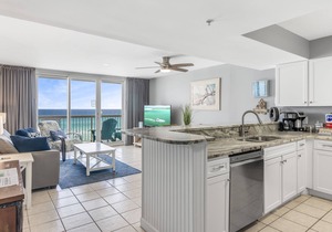 Upgraded 5th Flr Pelican Beach Resort -1 bedroom - On the beach-
