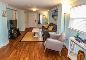 Upgraded home w. natural outdoor setting, steps to beach