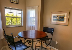 Upscale condo w. Gulf views, pool access + 2-wk minimum