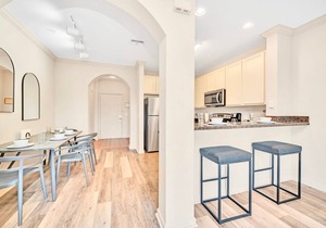 Upstay: 2BR Condo Near Disney w Pool & Hot Tub