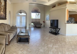 Vacation Cute house walking distance to Warm Mineral Springs