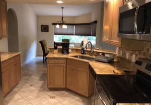 Vacation Cute house walking distance to Warm Mineral Springs