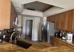 Vacation Cute house walking distance to Warm Mineral Springs