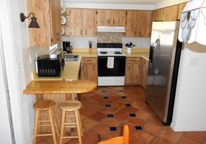 Venice Gardens Getaway- Spacious Grounds- HEATED Pool-Hot Tub- Minutes To Beach