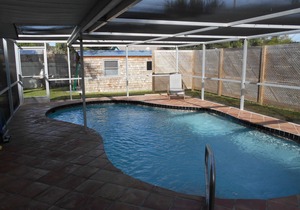 Venice Gardens Getaway- Spacious Grounds- HEATED Pool-Hot Tub- Minutes To Beach
