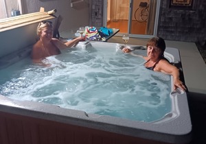 Venice Gardens Getaway- Spacious Grounds- HEATED Pool-Hot Tub- Minutes To Beach