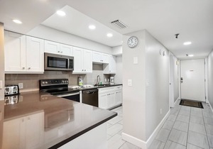 Villa Madeira 206 Beautiful updates|Beach front|Walk to all the activities!