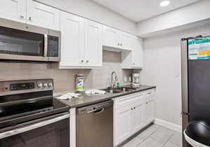 Villa Madeira 206 Beautiful updates|Beach front|Walk to all the activities!