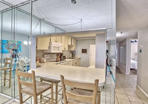 Villa Madeira 609 | Beach FRONT|Walk to John's Pass!