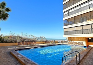 Villa Madeira 609 | Beach FRONT|Walk to John's Pass!