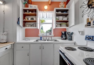 Walk to Beach | Dog-Friendly Cottage | Ocean View | Garage Parking |Close to Downtown Flagler & Pier