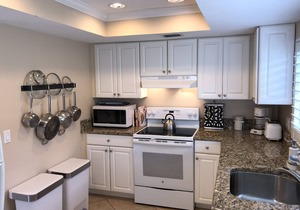 Walk To Crescent Beach, Updated Sea Winds Condo